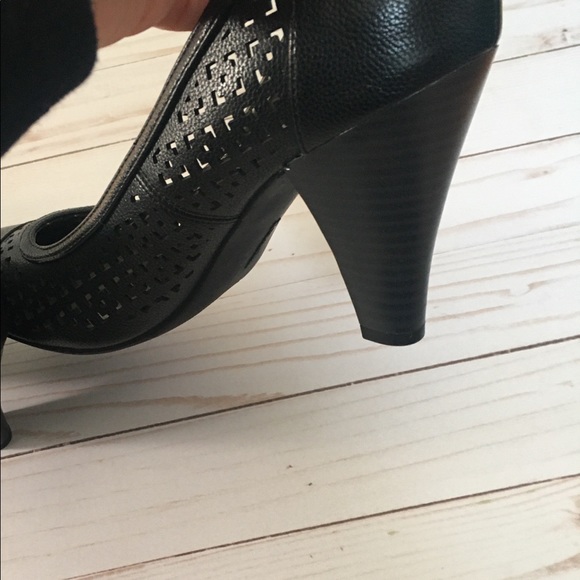 Naturalizer Black Laser Cut Round Toe Heels - Picture 7 of 8